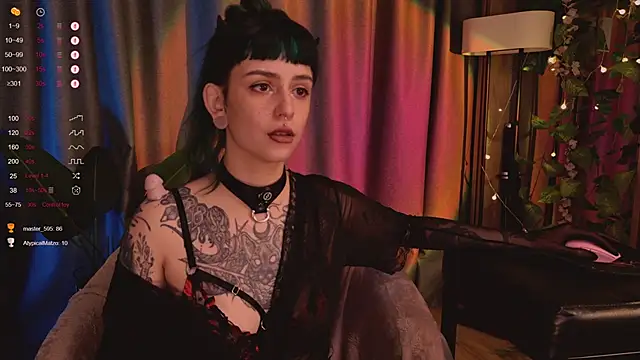 Snapshot of MichaellaMoon chatting on 02.06.25 MichaellaMoon online show from 02.06.25