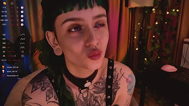 Snapshot of MichaellaMoon chatting on 02.06.25 MichaellaMoon online show from 02.06.25