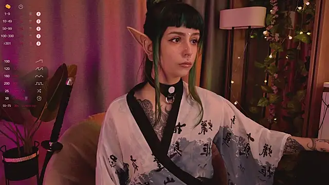 Snapshot of MichaellaMoon chatting on 02.08.25 MichaellaMoon online show from 02.08.25