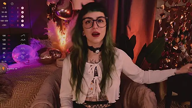 Snapshot of MichaellaMoon chatting on 02.14.25 MichaellaMoon online show from 02.14.25