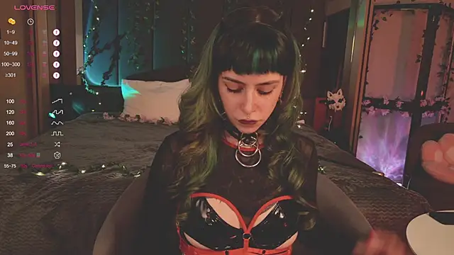 Snapshot of MichaellaMoon chatting on 02.20.25 MichaellaMoon online show from 02.20.25