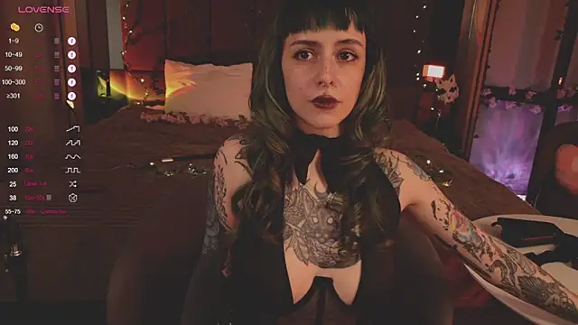 Snapshot of MichaellaMoon chatting on 02.21.25 MichaellaMoon online show from 02.21.25