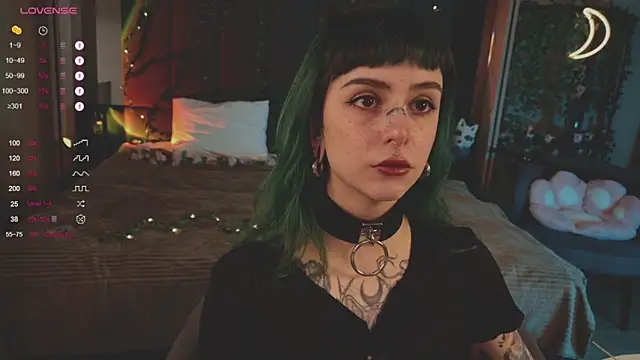 Snapshot of MichaellaMoon chatting on 02.27.25 MichaellaMoon online show from 02.27.25