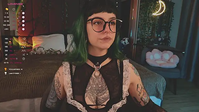 Snapshot of MichaellaMoon chatting on 03.01.25 MichaellaMoon online show from 03.01.25