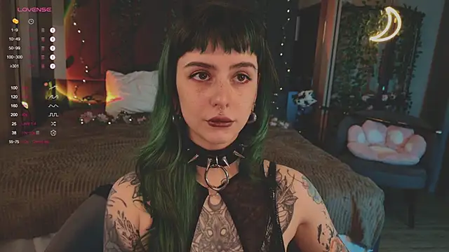 Snapshot of MichaellaMoon chatting on 03.08.25 MichaellaMoon online show from 03.08.25