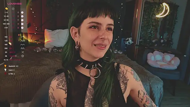 Snapshot of MichaellaMoon chatting on 03.08.25 MichaellaMoon online show from 03.08.25