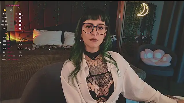 Snapshot of MichaellaMoon chatting on 03.14.25 MichaellaMoon online show from 03.14.25