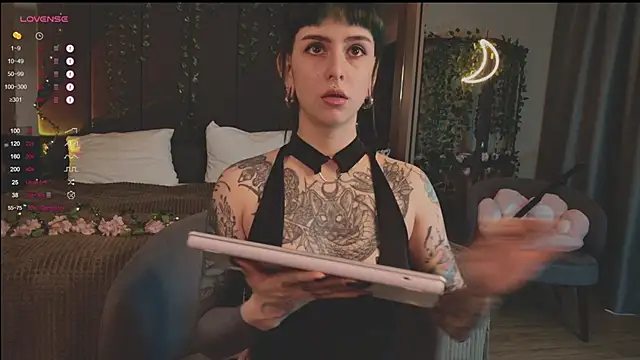 Snapshot of MichaellaMoon chatting on 03.16.25 MichaellaMoon online show from 03.16.25