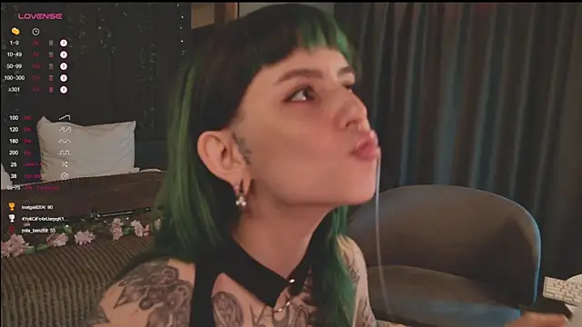 Snapshot of MichaellaMoon chatting on 03.16.25 MichaellaMoon online show from 03.16.25