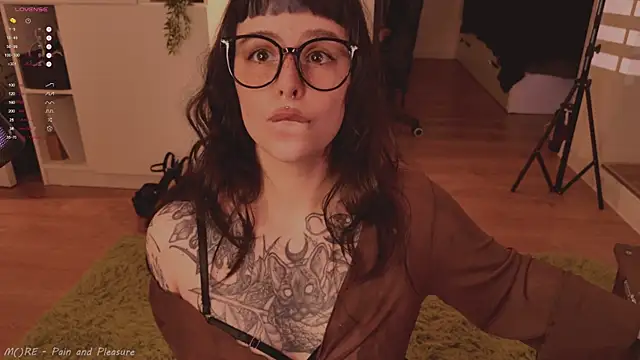 Snapshot of MichaellaMoon chatting on 09.27.25 MichaellaMoon online show from 09.27.25