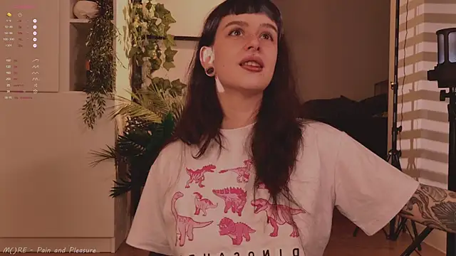 Snapshot of MichaellaMoon chatting on 09.30.25 MichaellaMoon online show from 09.30.25