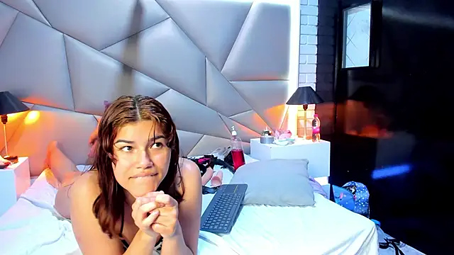 Snapshot of Bonny_Bonss chatting on 02.05.25 Bonny Bonss online show from 02.05.25