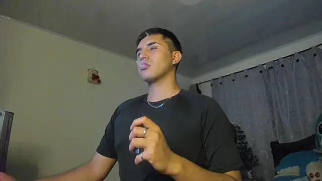 Snapshot of Chris_Maddox chatting on 12.07.24 Chris Maddox online show from 12.07.24