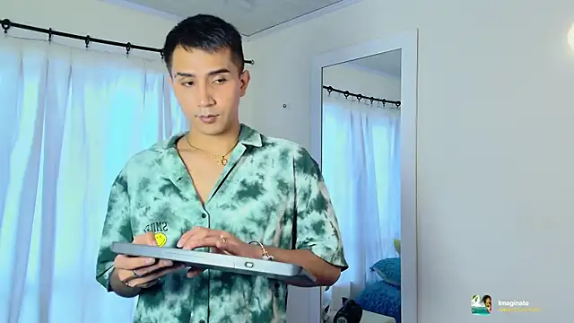 Snapshot of Chris_Maddox chatting on 11.06.25 Chris Maddox online show from 11.06.25