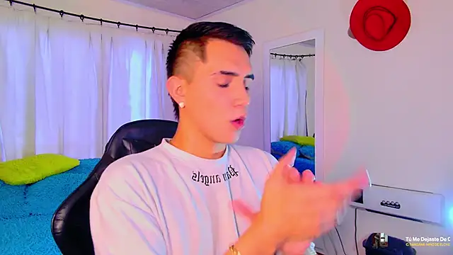 Snapshot of Chris_Maddox chatting on 12.03.25 Chris Maddox online show from 12.03.25