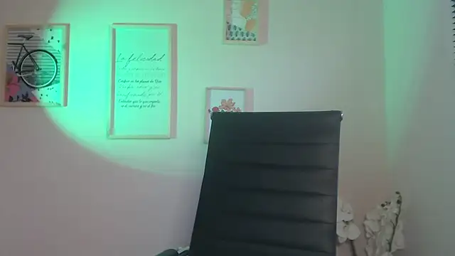 Snapshot of lucy_diiaz chatting on 02.12.25 lucy diiaz online show from 02.12.25