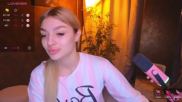 Ella Milla online show from 01.15.25