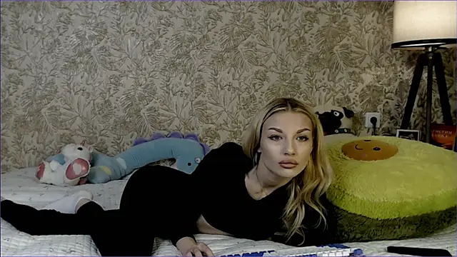 Ella Milla online show from 12.02.25