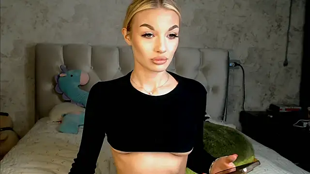 Ella Milla online show from 03.26.26