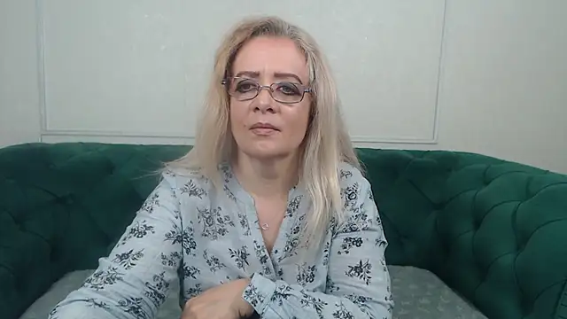 Snapshot of IvanaCharm chatting on 09.22.25 IvanaCharm online show from 09.22.25