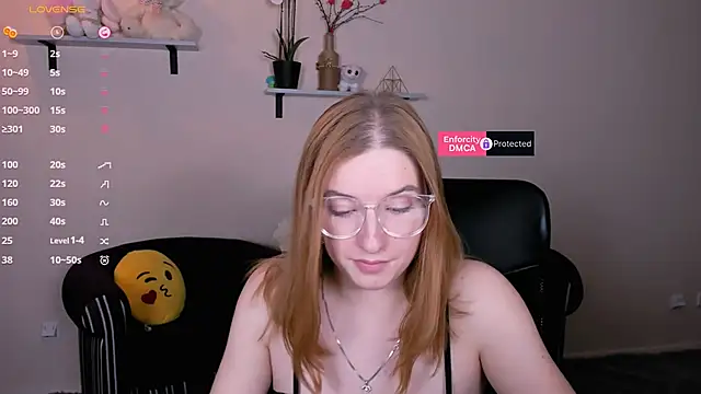 Snapshot of daisy_candy chatting on 02.14.25 daisy candy online show from 02.14.25