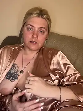 Snapshot of Blondiee3088 chatting on 12.11.24 Blondiee3088 online show from 12.11.24