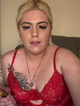 Snapshot of Blondiee3088 chatting on 02.05.25 Blondiee3088 online show from 02.05.25