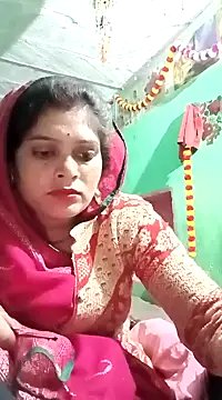 Snapshot of Chandni chatting on 01.25.25 Chandni online show from 01.25.25