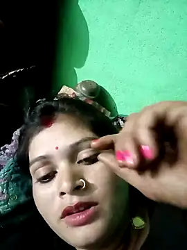 Snapshot of Chandni chatting on 02.13.25 Chandni online show from 02.13.25