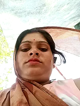 Snapshot of Chandni chatting on 02.20.25 Chandni online show from 02.20.25