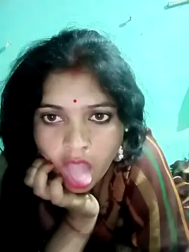 Snapshot of Chandni chatting on 02.25.25 Chandni online show from 02.25.25