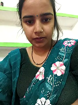 Snapshot of Chandni chatting on 11.19.25 Chandni online show from 11.19.25