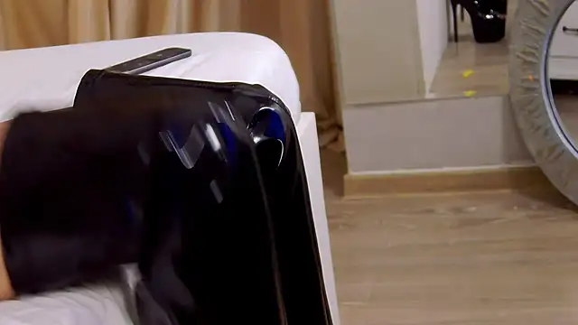 Snapshot of FeetVibe chatting on 02.15.25 FeetVibe online show from 02.15.25