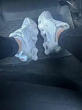 Snapshot of FeetVibe chatting on 03.08.25 FeetVibe online show from 03.08.25