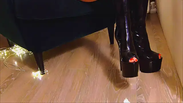 Snapshot of FeetVibe chatting on 03.08.25 FeetVibe online show from 03.08.25