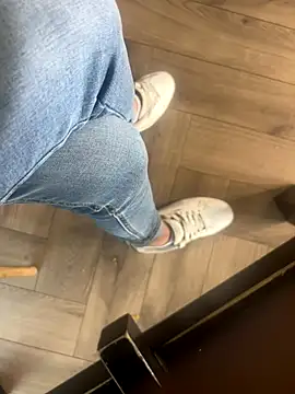 Snapshot of FeetVibe chatting on 10.14.25 FeetVibe online show from 10.14.25