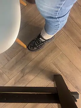 Snapshot of FeetVibe chatting on 10.15.25 FeetVibe online show from 10.15.25