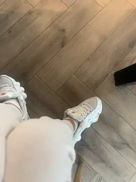 Snapshot of FeetVibe chatting on 10.18.25 FeetVibe online show from 10.18.25