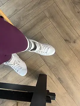 Snapshot of FeetVibe chatting on 11.04.25 FeetVibe online show from 11.04.25