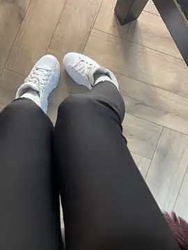 Snapshot of FeetVibe chatting on 11.06.25 FeetVibe online show from 11.06.25