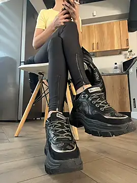 Snapshot of FeetVibe chatting on 11.11.25 FeetVibe online show from 11.11.25