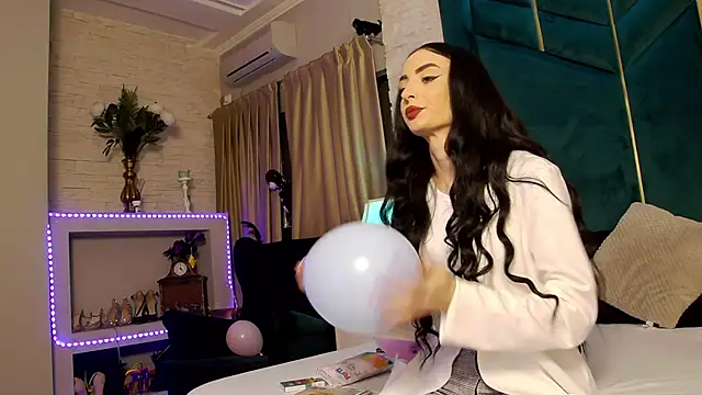 Snapshot of FeetVibe chatting on 11.13.25 FeetVibe online show from 11.13.25