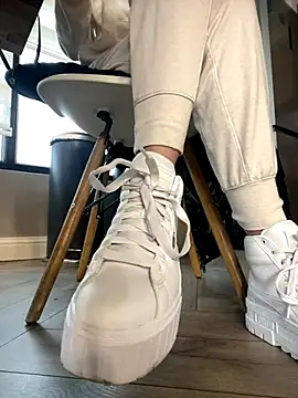 Snapshot of FeetVibe chatting on 11.14.25 FeetVibe online show from 11.14.25