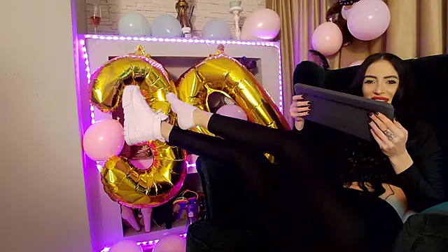 Snapshot of FeetVibe chatting on 11.15.25 FeetVibe online show from 11.15.25