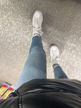 Snapshot of FeetVibe chatting on 11.20.25 FeetVibe online show from 11.20.25