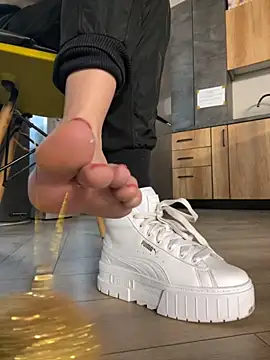 Snapshot of FeetVibe chatting on 11.21.25 FeetVibe online show from 11.21.25