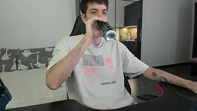 Snapshot of White_Dylan chatting on 01.17.26 White Dylan online show from 01.17.26