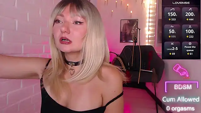 Snapshot of Sandralawrence chatting on 09.24.25 Sandralawrence online show from 09.24.25