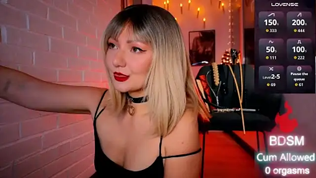 Snapshot of Sandralawrence chatting on 12.15.25 Sandralawrence online show from 12.15.25