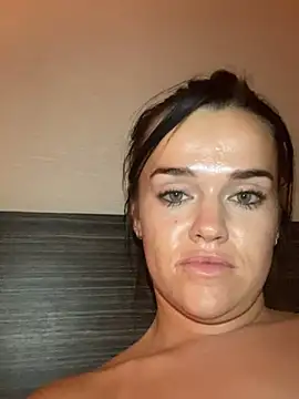 Snapshot of English-Chloe96 chatting on 03.04.25 English-Chloe96 online show from 03.04.25